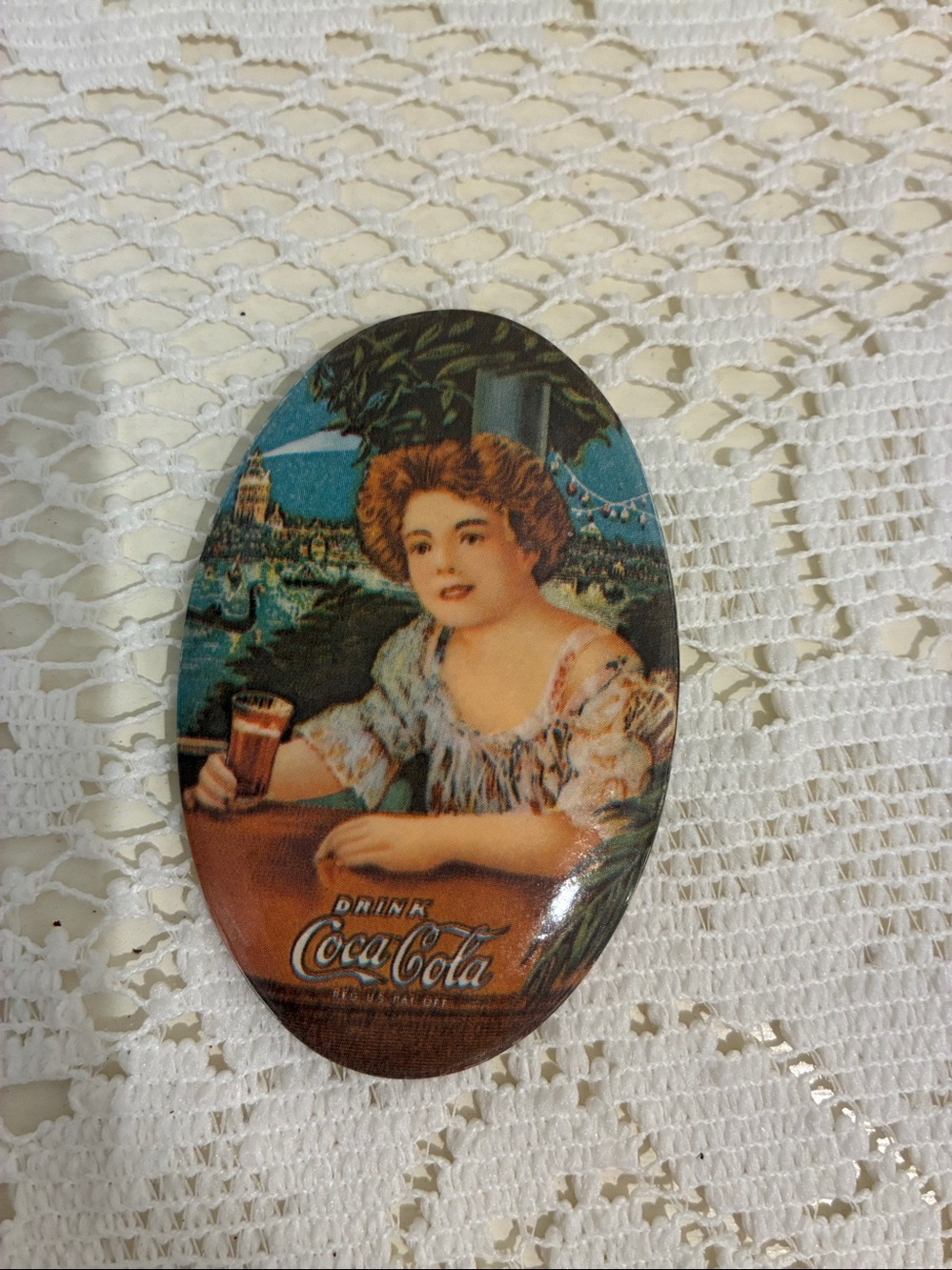 Vtg Coca-Cola Lady Portrait Advertising Oval Pocket mirror in Cream and Green